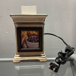 Scentsy wax warmer with photo holder